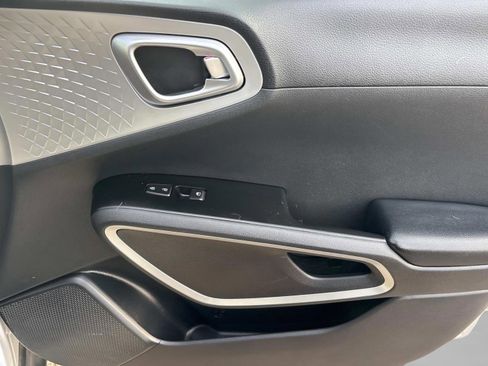 Used 2020 Kia Soul LX image 21