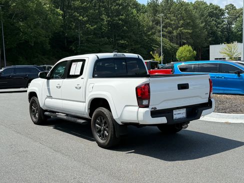 Used 2022 Toyota Tacoma SR5 w/ Technology Package RWD image 3