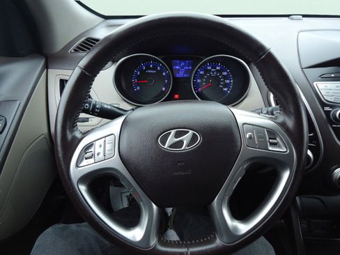 Used 2011 Hyundai Tucson GLS image 12