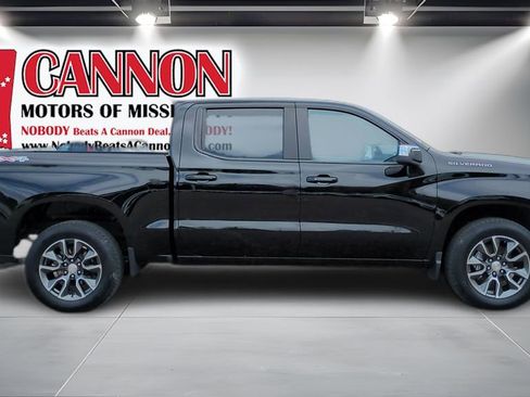 Used 2023 Chevrolet Silverado 1500 LT AWD/4WD image 4