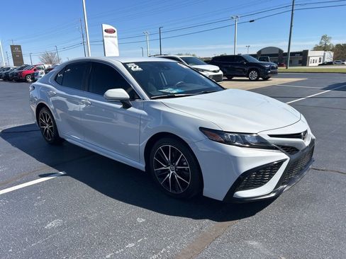 Used 2022 Toyota Camry SE image 19