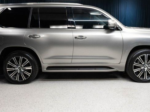 Used 2019 Lexus LX 570 4WD w/ Luxury Package image 4