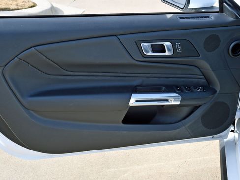 Used 2025 Ford Mustang Premium image 7