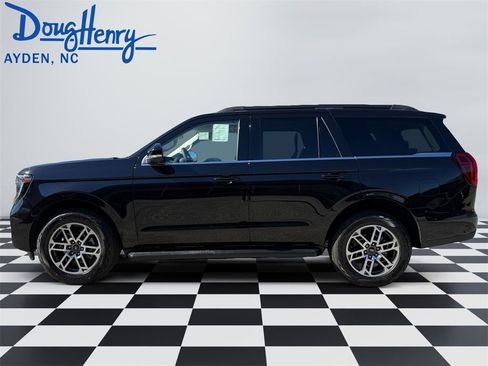 New 2025 Ford Expedition Active image 2