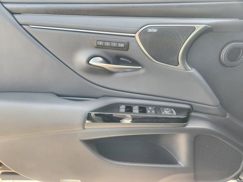 New 2025 Lexus ES 350 Ultra Luxury image 16