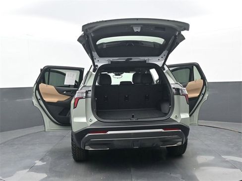 Used 2025 Chevrolet Equinox ACTIV w/ Safety and Technology Package image 35