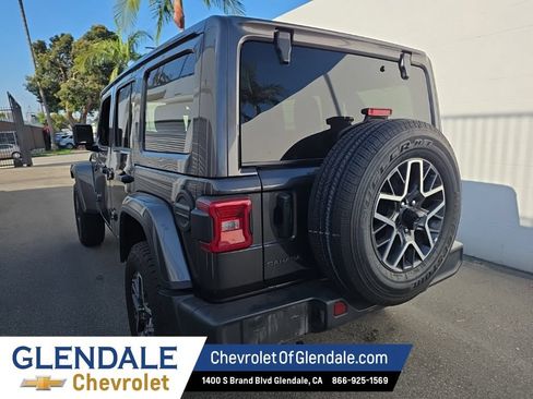 Used 2025 Jeep Wrangler Unlimited Sahara AWD/4WD image 5
