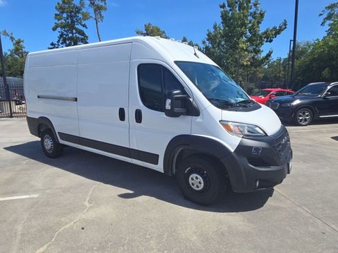 Used 2025 RAM ProMaster 2500 w/ Convenience Group FWD image 3