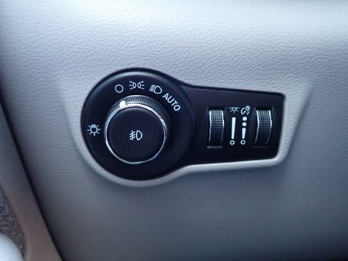 Used 2023 Jeep Compass Latitude w/ Sun and Sound Group AWD/4WD image 22