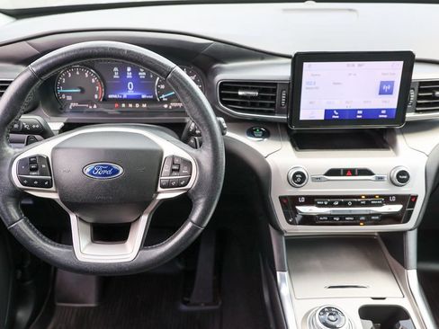 Certified 2021 Ford Explorer XLT w/ Equipment Group 202A AWD/4WD image 7
