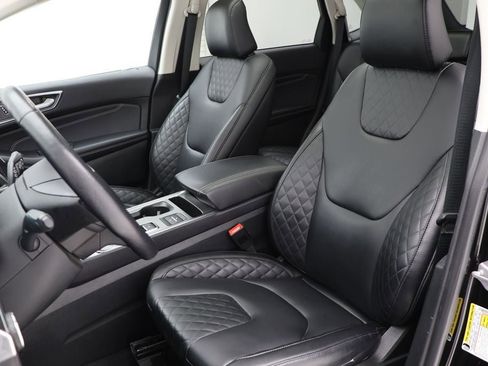 Used 2023 Ford Edge Titanium AWD/4WD image 15