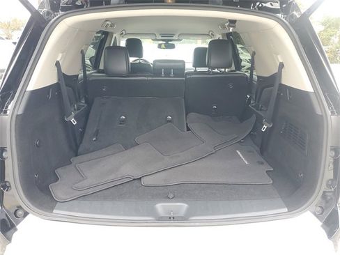 Used 2022 Nissan Pathfinder SL image 10