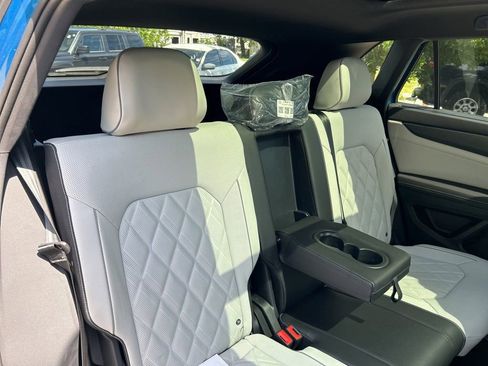 Used 2024 Volkswagen Atlas Cross Sport SEL Premium R-Line image 47