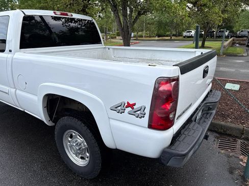 Used 2003 Chevrolet Silverado 2500 LS w/ Skid Plate Package AWD/4WD image 10