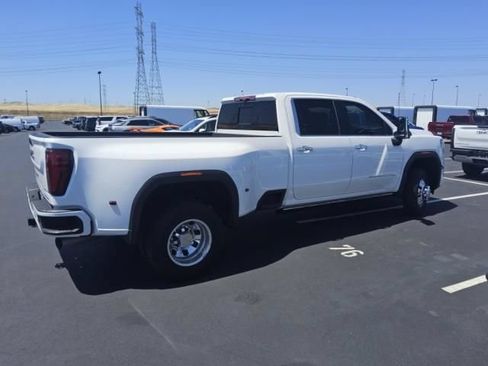 Used 2025 GMC Sierra 3500 Denali Ultimate AWD/4WD image 9