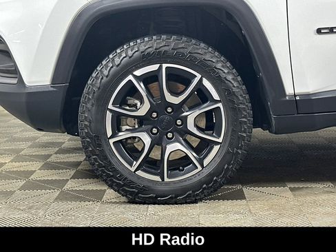 Used 2024 Jeep Compass Trailhawk w/ Trailhawk Elite Group AWD/4WD image 8