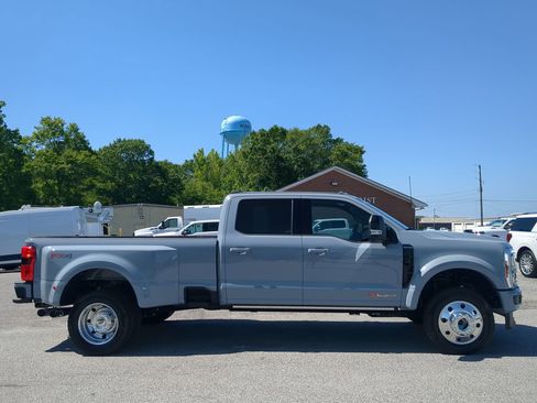 Used 2026 Ford F450 Platinum w/ FX4 Off-Road Package AWD/4WD image 2