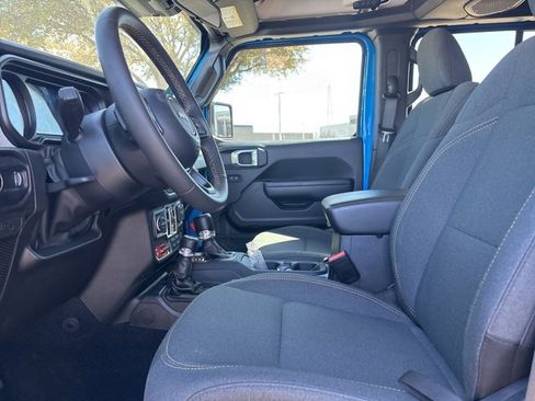 Used 2024 Jeep Gladiator Sport image 8