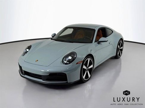 Used 2025 Porsche 911 Carrera RWD image 4