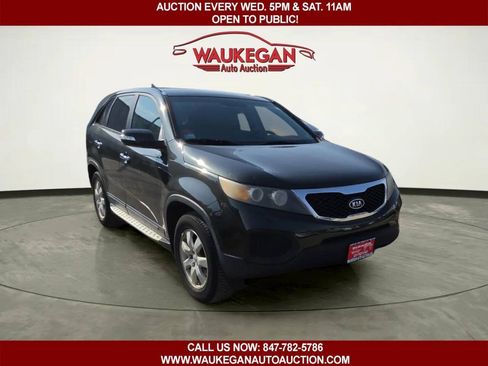 Used 2012 Kia Sorento FWD w/ Third Row Pkg image 3