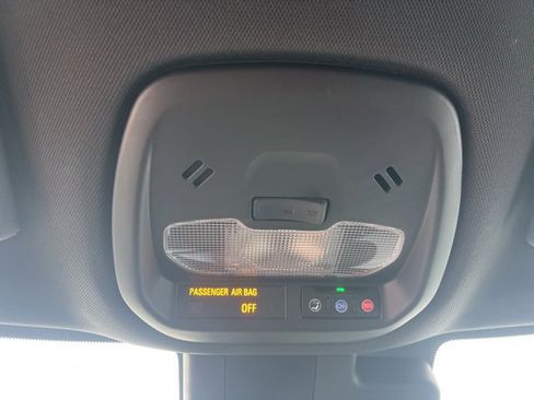 Used 2025 Chevrolet Trax RS w/ Driver Confidence Package image 28