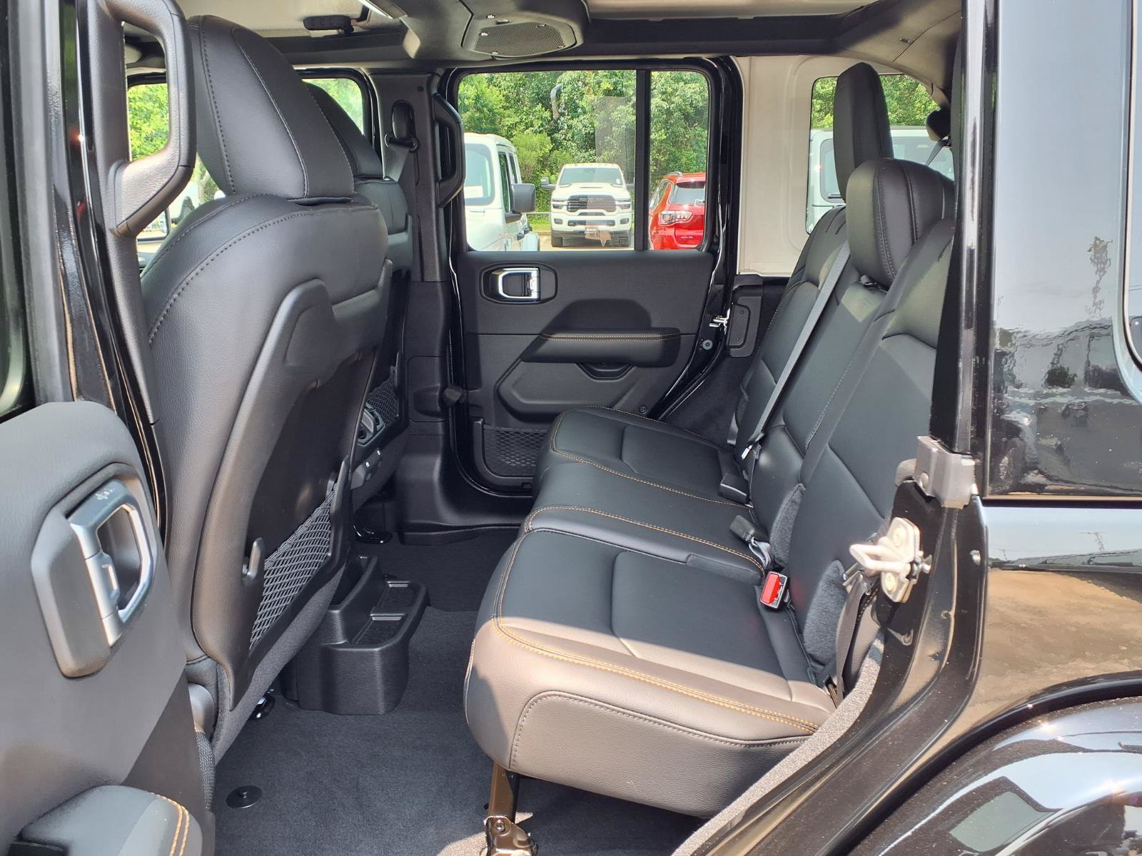 New 2026 Jeep Wrangler Unlimited Sahara AWD/4WD image 7