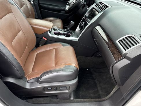 Used 2015 Ford Explorer Limited w/ Equipment Group 301A AWD/4WD image 17
