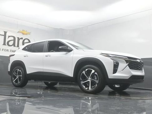 New 2026 Chevrolet Trax RS image 2