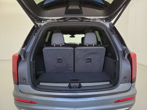 Used 2022 Cadillac XT6 Premium Luxury FWD image 11