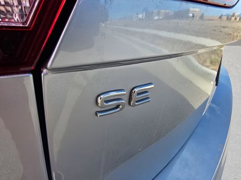 Used 2023 Volkswagen Tiguan SE R-Line image 10