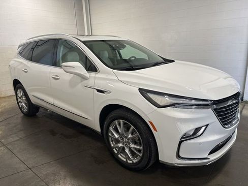 Used 2023 Buick Enclave Essence w/ Experience Buick Package FWD image 3