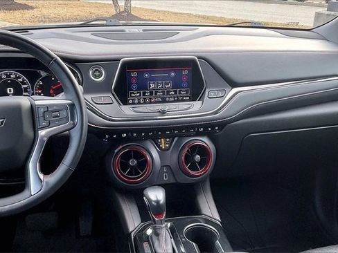Used 2022 Chevrolet Blazer RS w/ Enhanced Convenience Package image 6