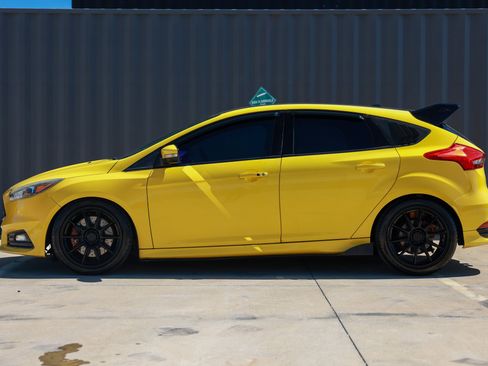 Used 2017 Ford Focus ST w/ Equipment Group 401A FWD image 37
