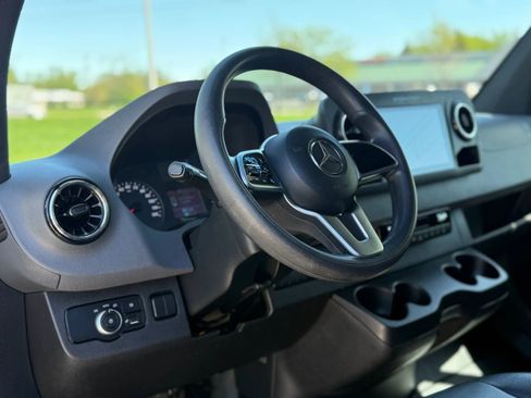 Used 2021 Mercedes-Benz Sprinter 2500 w/ Driver Convenience Package image 11
