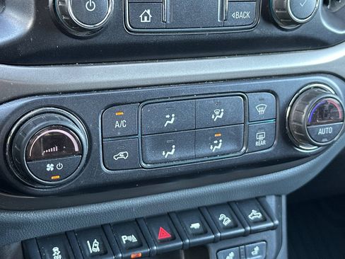 Used 2021 Chevrolet Colorado Z71 w/ Z71 Midnight Edition image 20