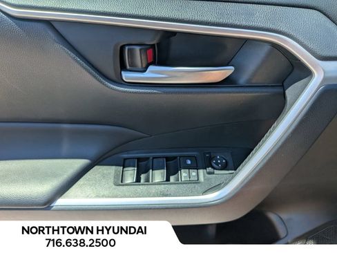 Used 2025 Toyota RAV4 XLE AWD/4WD image 28