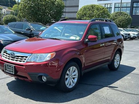 Used 2013 Subaru Forester 2.5X Premium AWD/4WD image 3