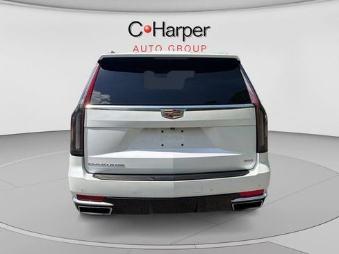 Used 2022 Cadillac Escalade Luxury AWD/4WD image 3