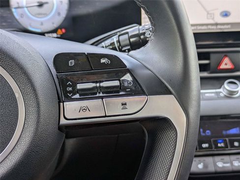 Used 2025 Hyundai Elantra SEL FWD image 29