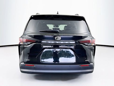 New 2026 Toyota Sienna XLE image 7
