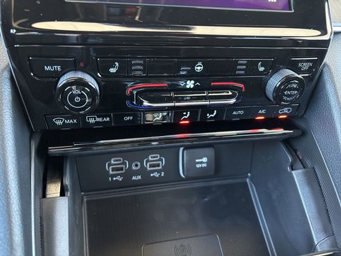 New 2025 Jeep Grand Cherokee Altitude image 19