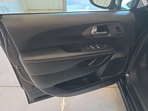 New 2026 Chrysler Pacifica Select AWD/4WD image 12