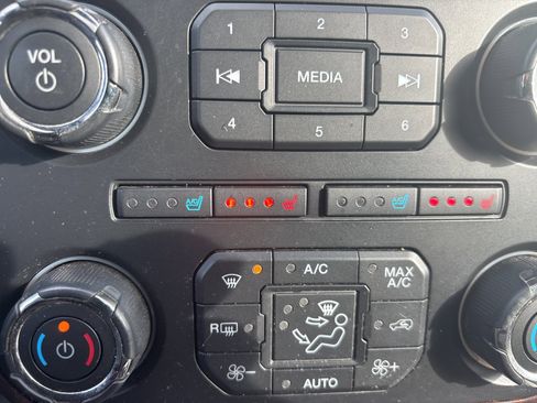 Used 2016 Ford Expedition EL Platinum image 38