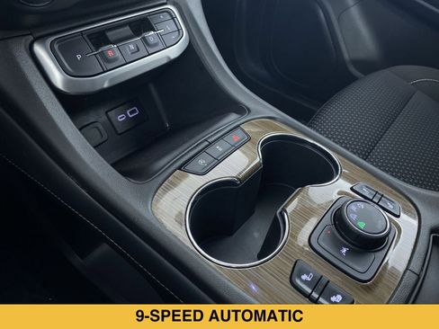 Certified 2023 GMC Acadia SLE w/ Driver Convenience Package AWD/4WD image 7