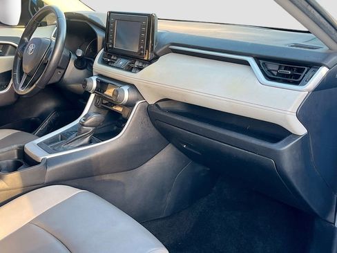 Used 2019 Toyota RAV4 XLE Premium FWD image 30
