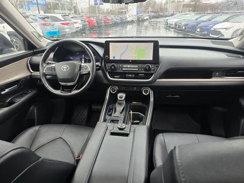 Used 2024 Toyota Grand Highlander Platinum image 16