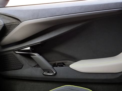 Used 2025 Lamborghini Revuelto AWD/4WD image 24