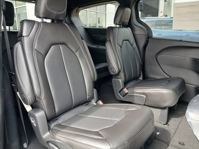 New 2026 Chrysler Pacifica Select w/ S Appearance Package AWD/4WD image 16