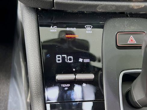 New 2026 Porsche Macan image 18