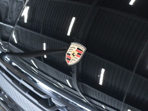 Certified 2023 Porsche Macan AWD/4WD image 25